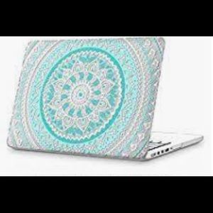 NWOT Blue Medallion Tapestry Macbook Pro Cover